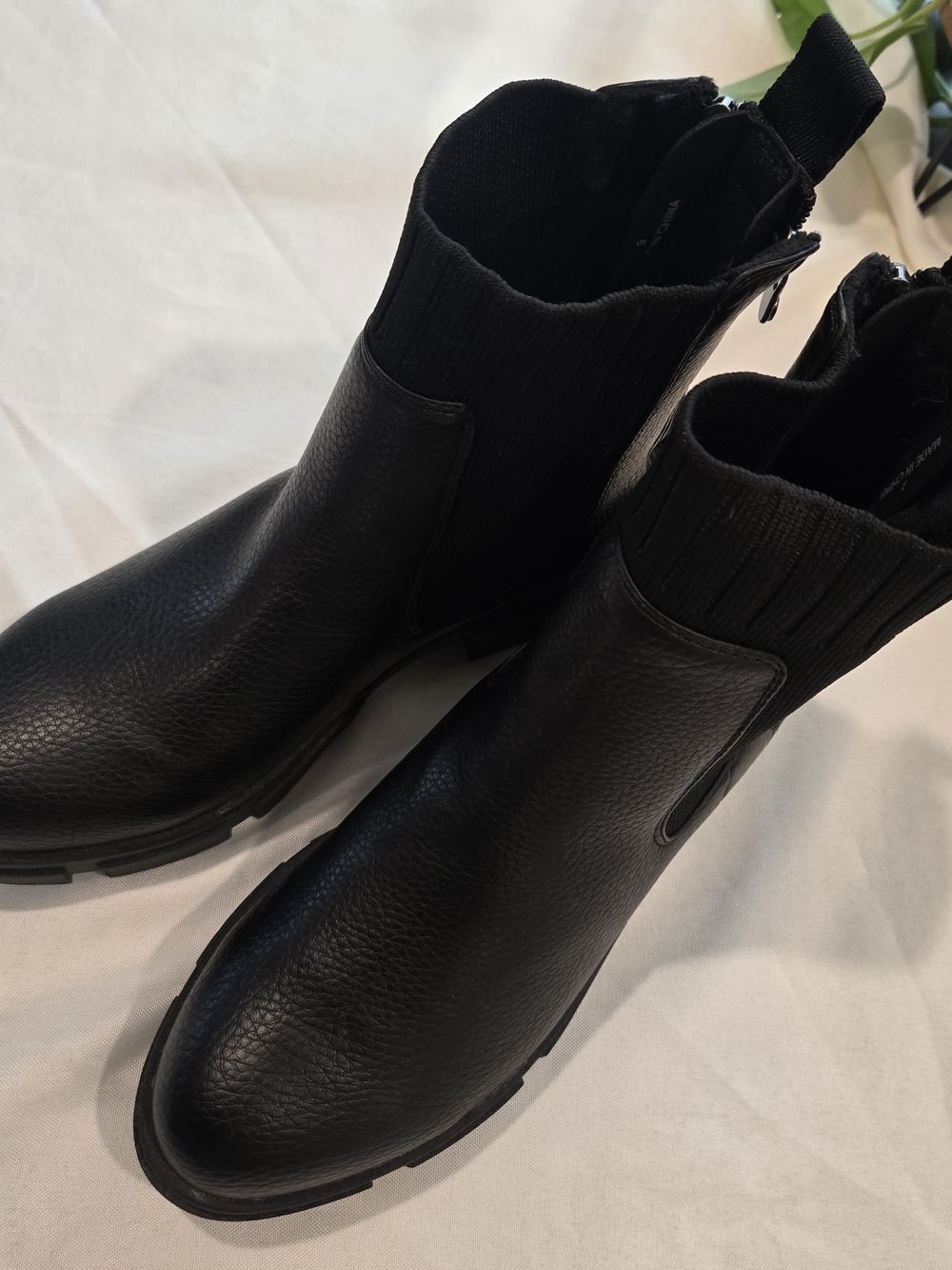 Blowfish New Black Leather Rib-Knit Chelsea Boots